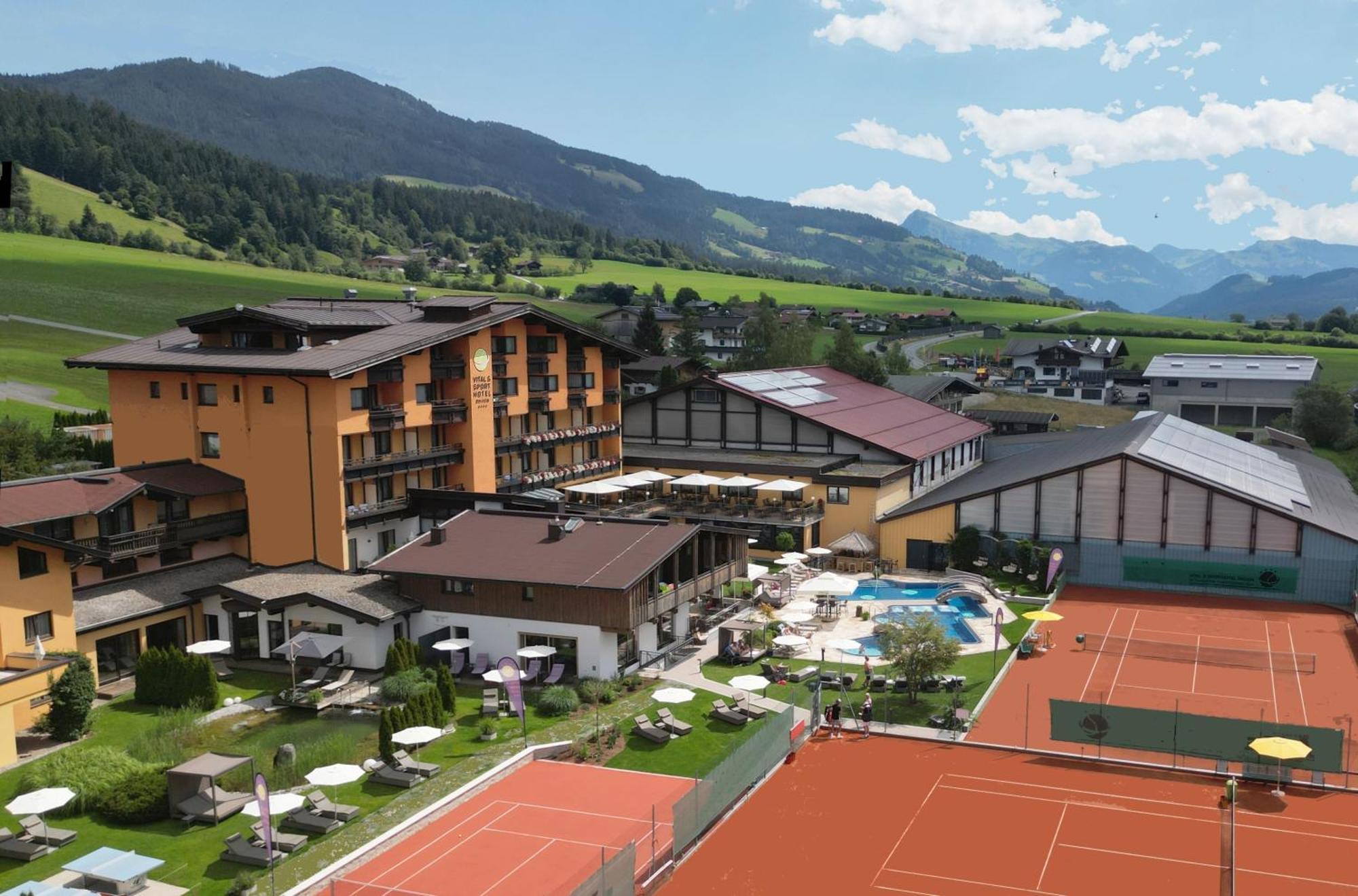 Vital & Sporthotel Brixen Brixen im Thale Exterior foto